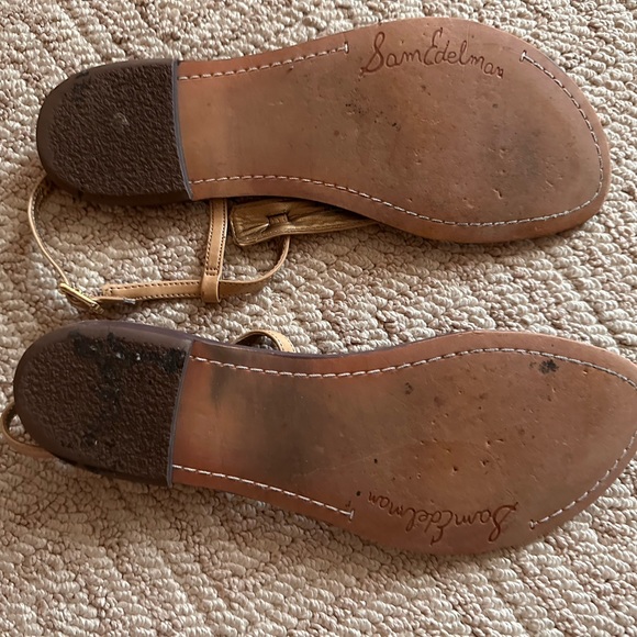 Sam Edelman Gigi sandal lovingly worn great condition tan patent leather vegan - Picture 6 of 6